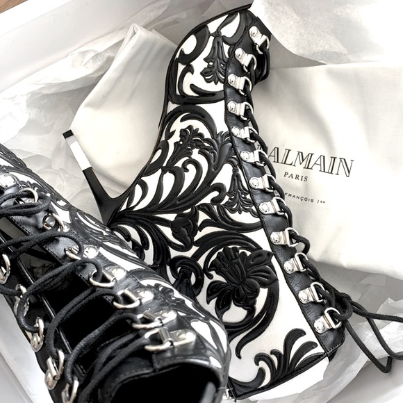BNWT BALMAIN Smooth black calfskin open lace-up ankle boots - Picture 2 of 9